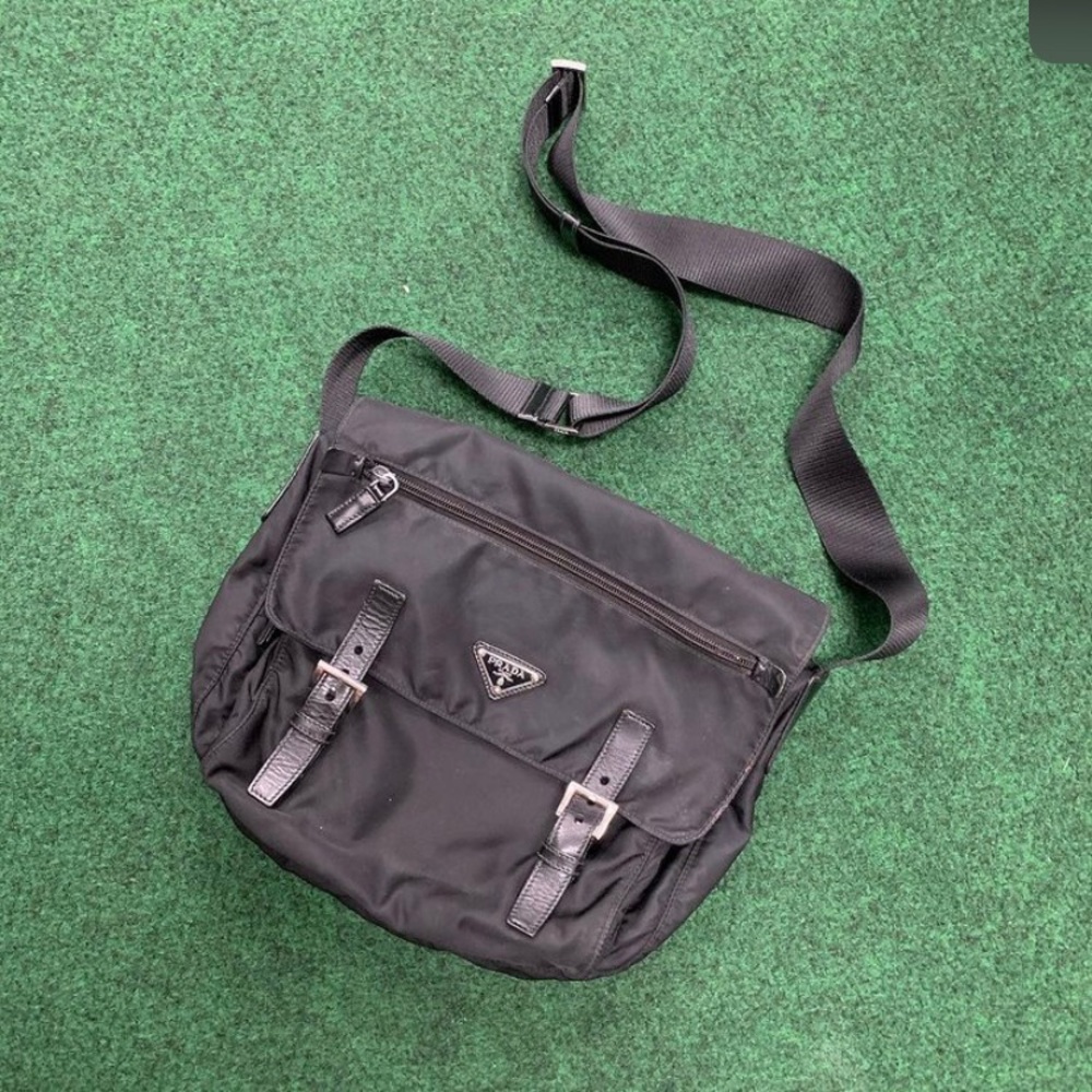 Prada shoulder bag 100% authentic